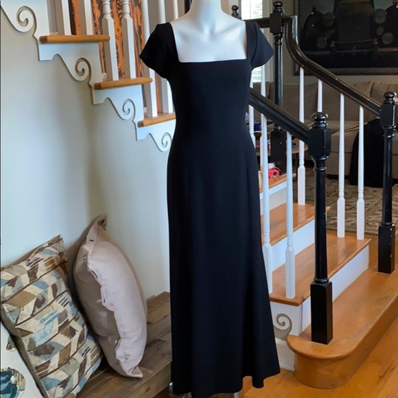 Tahari Dresses & Skirts - TAHARI Dress Petite Black 8P lined short sleeve